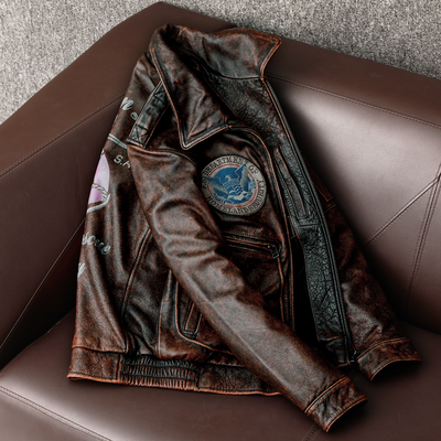 Veste en cuir de moto rétro avec badge Bomber