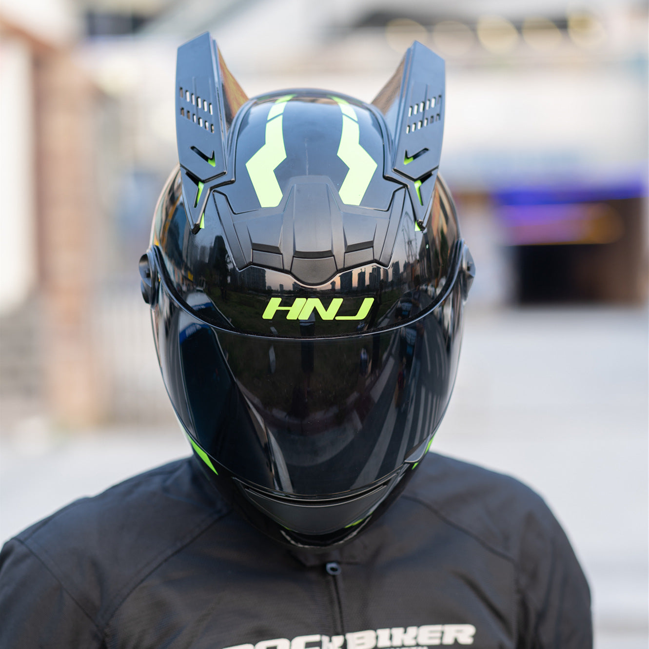 Casque de moto intégral avec cornes cool