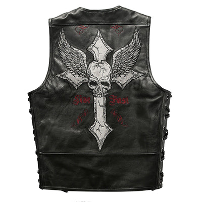 Gilet en cuir avec croix tête de mort et col en V